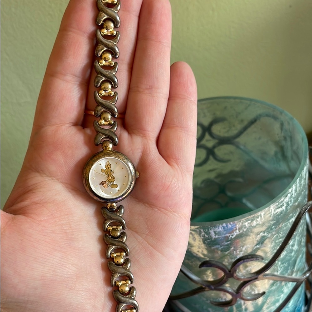 ✨DISNEY✨Mickey Mouse silver + gold link watch >> needs battery